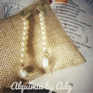 Alquimia Gold and White Elegant Earrings SHOULDER DUSTER